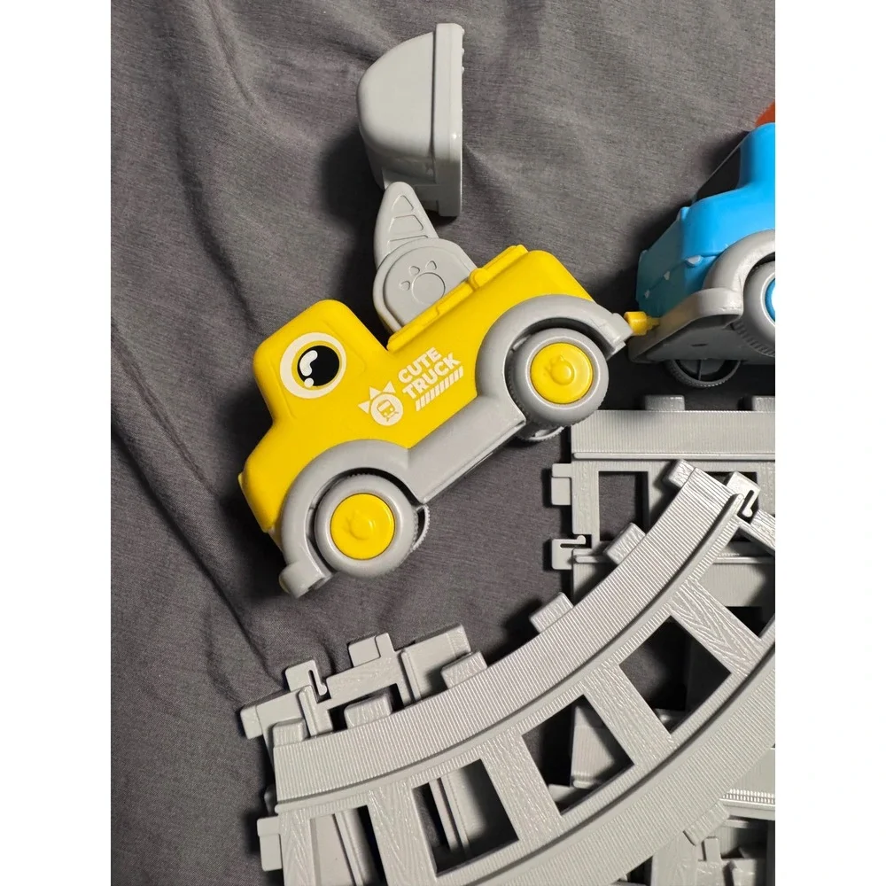 iPlay iLearn Toddler Train Toy Set Magnetic Construction Trucks with Tracks